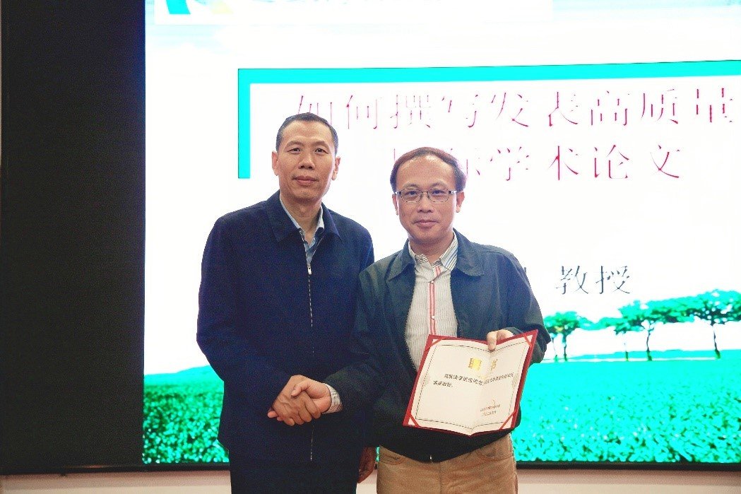 中国载人航天事业的亲历与思考”学术报